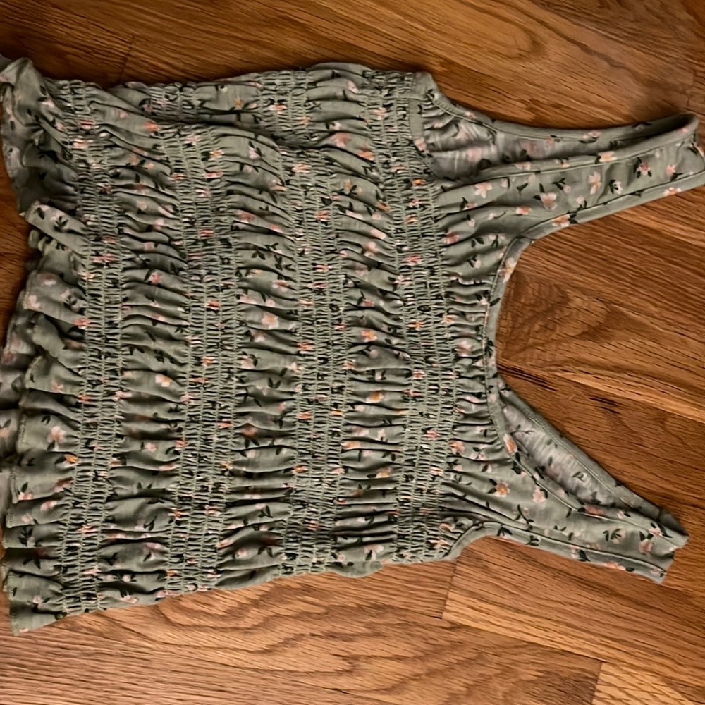 spring designed crop top with ruffles at bottom